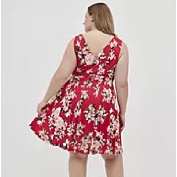 NWT TORRID RED FLORAL CONTURING FIT AND FLARE PONTE DRESS 16 - Picture 2 of 9